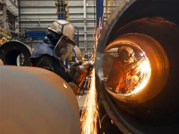 渤海億噸級油田開發建(jiàn)設啟(qǐ)動(圖1) 渤海億噸級油田開發建設啟動(圖1)