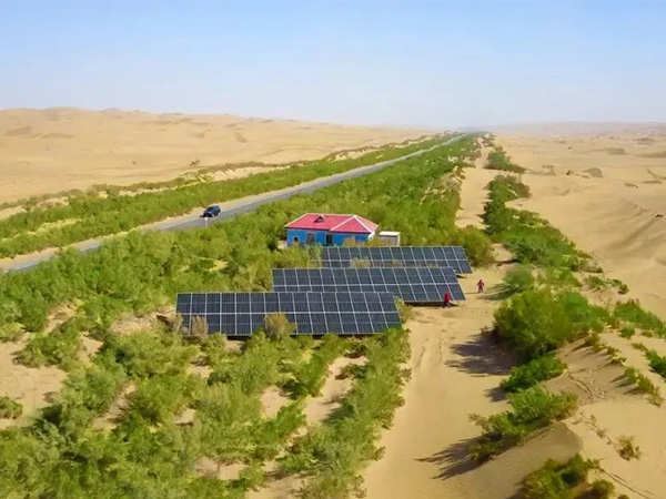 塔裏木油田綠色“光”景無限好(圖1) 塔裏木油(yóu)田(tián)綠色“光”景無限好(圖1)